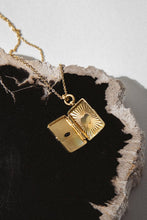 Load image into Gallery viewer, Meri Locket Necklace